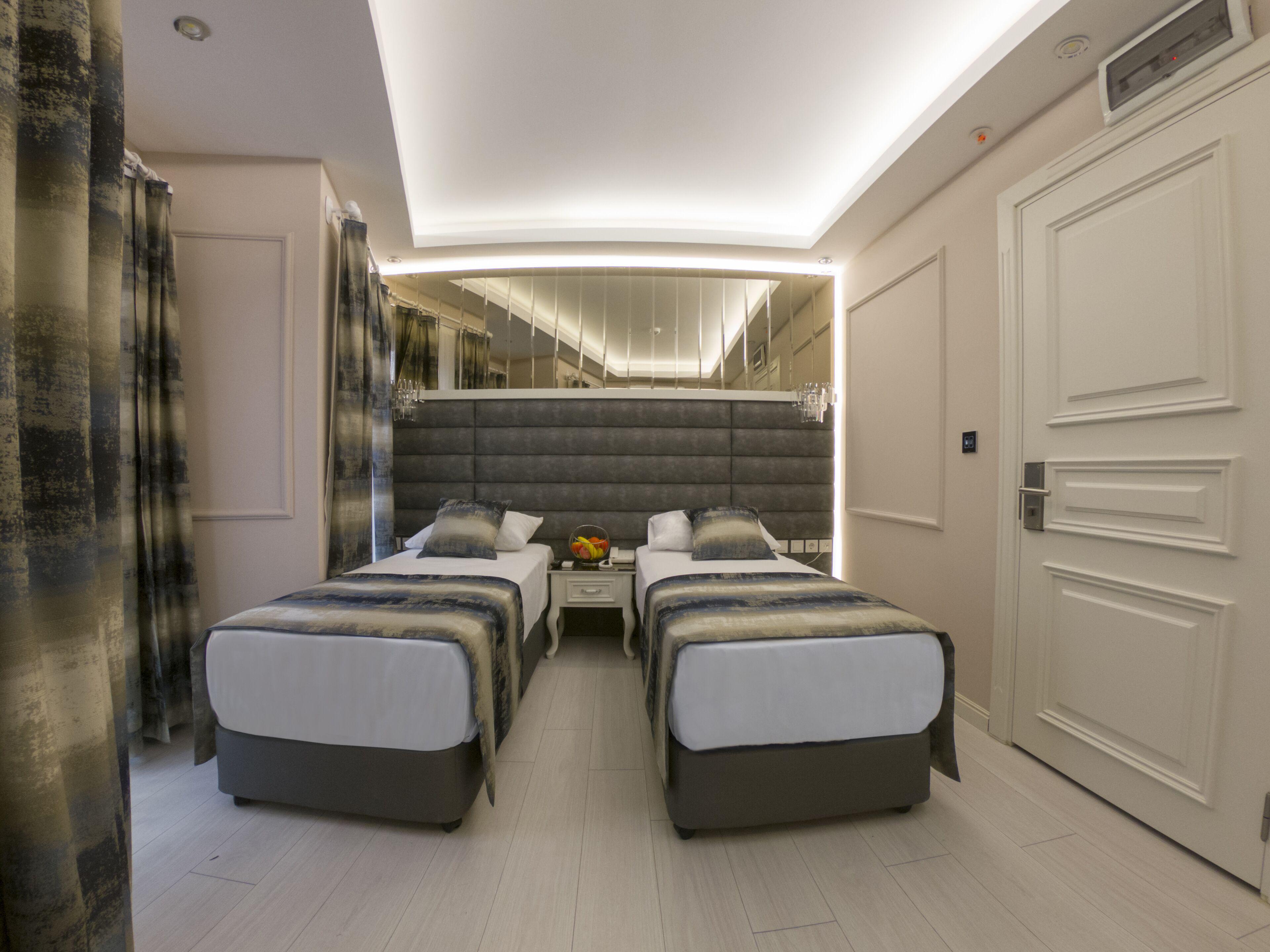 Crowned Hotel — Photos 2
