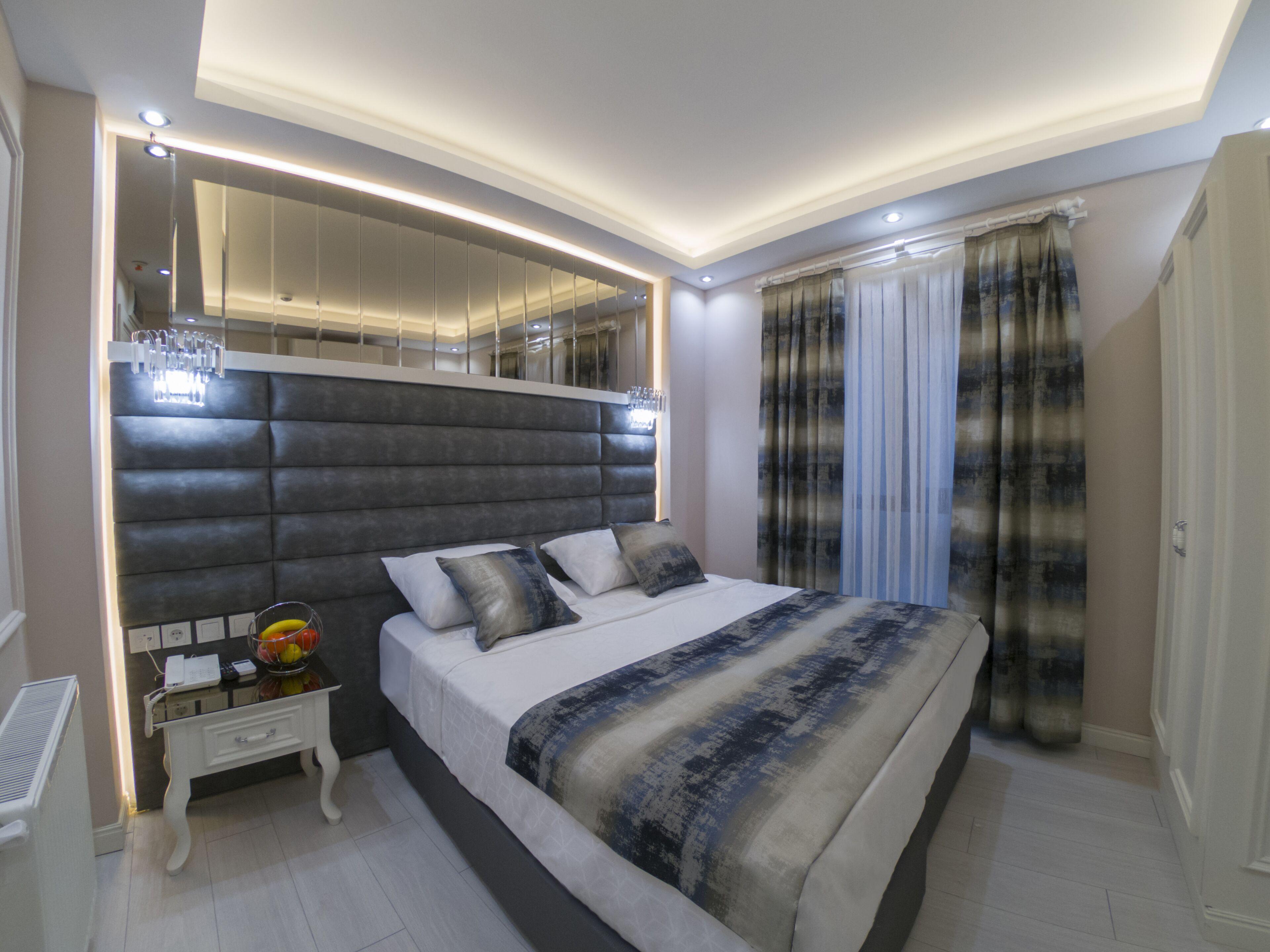 Crowned Hotel — Photos 3